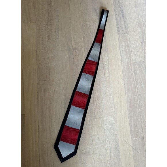 Versani 100% Silk Neck Tie Red And Gray - Picture 6 of 8